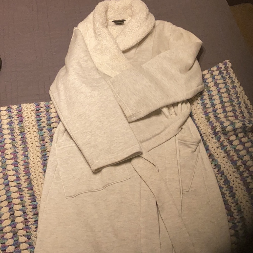 Quality Robe - Picture 6 of 7